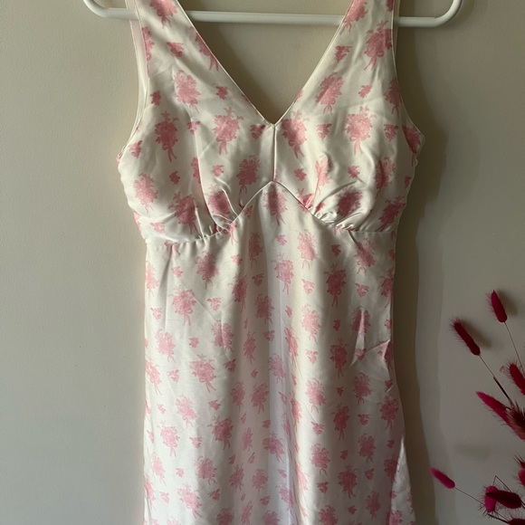 Satin effect floral Dress - Picture 3 of 3